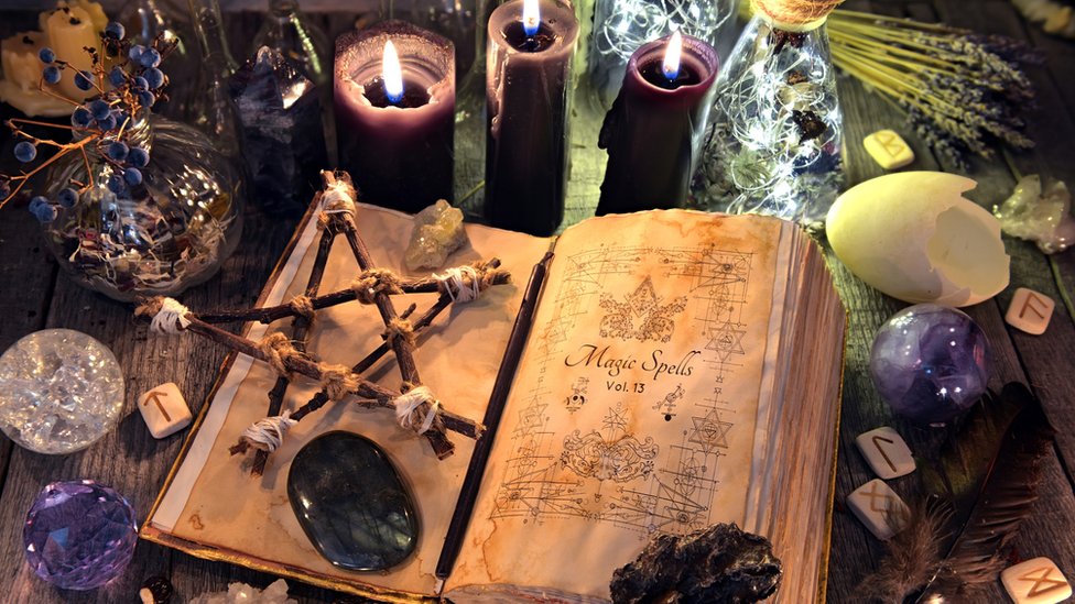 Uzaktan Yapılan Aşık Etme Büyüsü